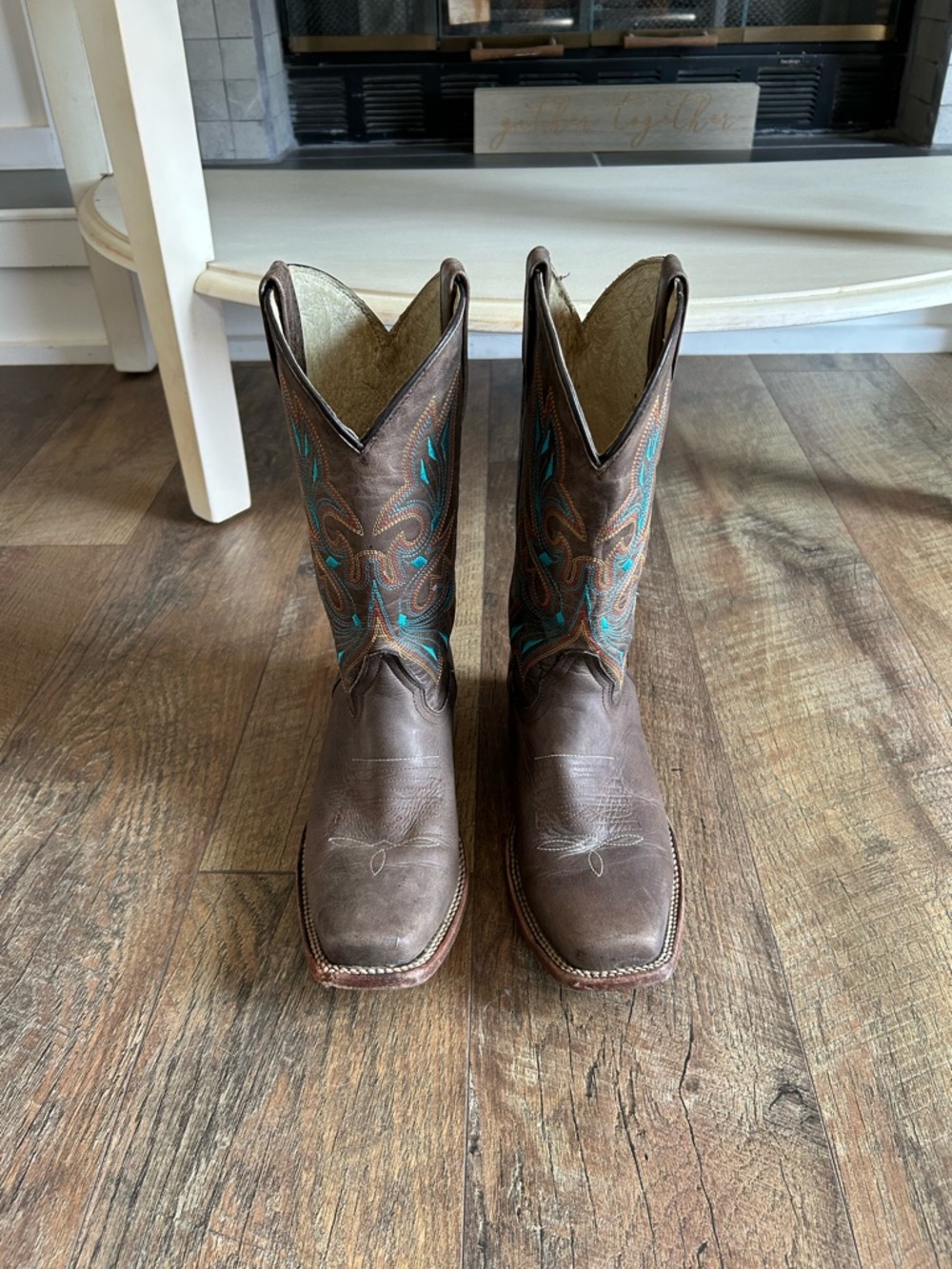 RED HAWK Brown Leather Cowboy Boots with Turquoise Embroidery